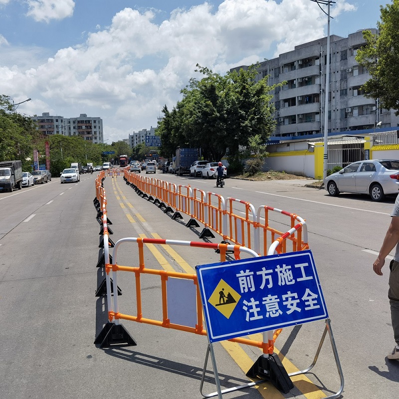 PVC Kunststoff Sicherheitseinrichtungen Zaun, Baustelle Isolation Barriere, Straßenbarrieren von China Hersteller